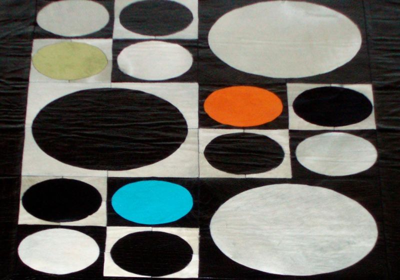 Carpet with pony hair circles in various colors and coconut print fir edge