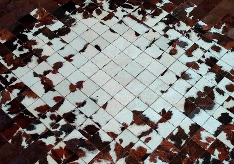 Checkered carpet in natural white and tricolor pony skin